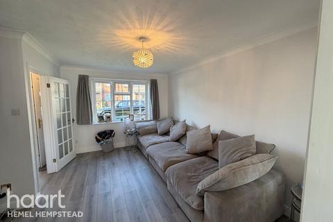 3 bedroom terraced house to rent, Oak Green, Abbots Langley