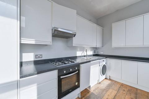 4 bedroom flat to rent, Electric Avenue, Brixton, London, SW9