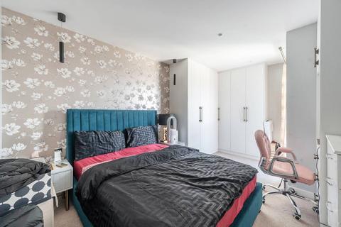 3 bedroom flat for sale, Everly House, Edgware, London, NW9