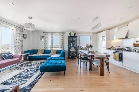 3 bedroom flat for sale, Everly House, Edgware, London, NW9