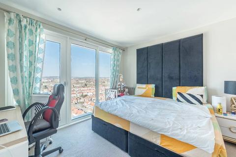 3 bedroom flat for sale, Everly House, Edgware, London, NW9