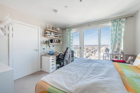 3 bedroom flat for sale, Everly House, Edgware, London, NW9