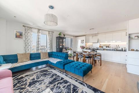 3 bedroom flat for sale, Everly House, Edgware, London, NW9