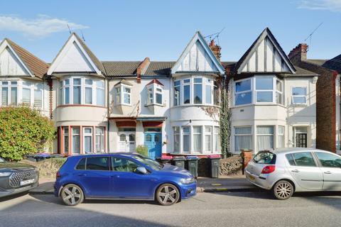 2 bedroom flat to rent, Westbourne Grove, Westcliff-on-Sea, SS0