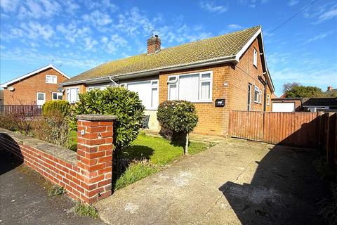 3 bedroom bungalow for sale, Lodge Gardens, Gristhorpe