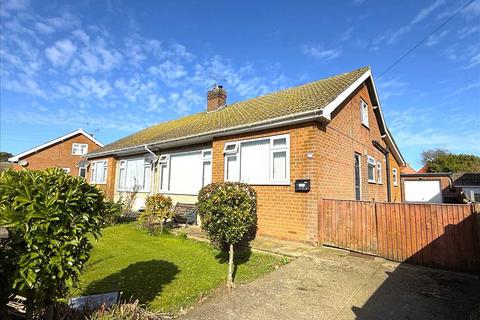 3 bedroom bungalow for sale, Lodge Gardens, Gristhorpe