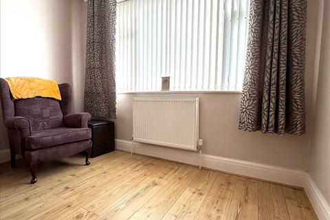 3 bedroom bungalow for sale, Lodge Gardens, Gristhorpe
