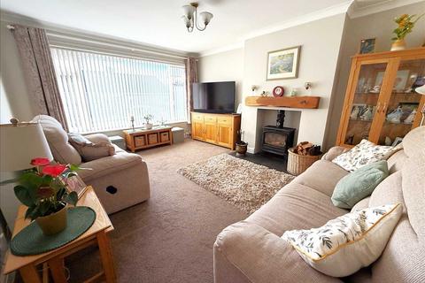 3 bedroom bungalow for sale, Lodge Gardens, Gristhorpe