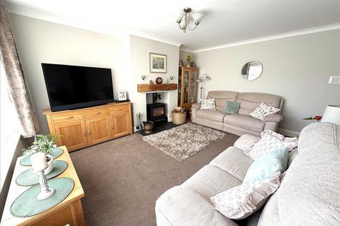 3 bedroom bungalow for sale, Lodge Gardens, Gristhorpe