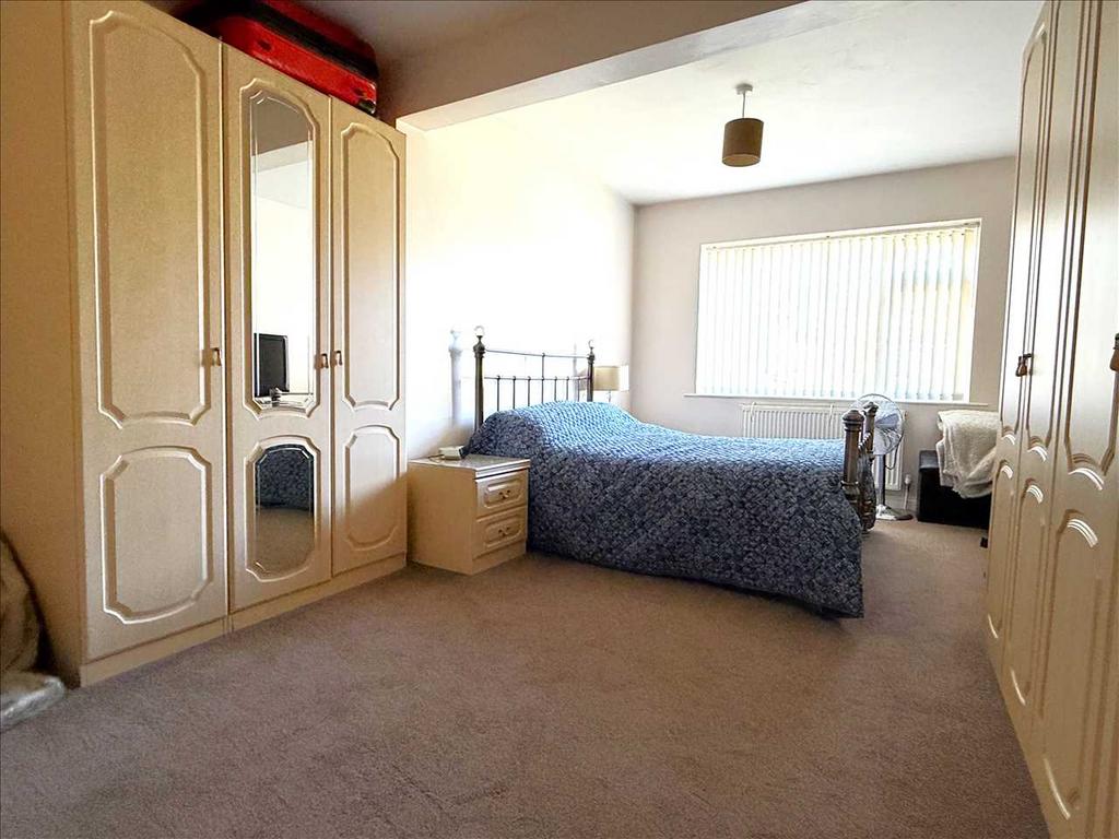 Bedroom (rear)