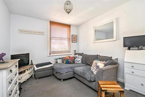 2 bedroom flat for sale, Upperton Gardens, Eastbourne