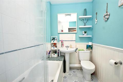 2 bedroom flat for sale, Upperton Gardens, Eastbourne