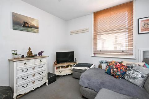 2 bedroom flat for sale, Upperton Gardens, Eastbourne