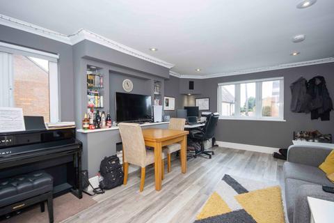 1 bedroom flat for sale, Warwick Court, Solesbridge Lane, Chorleywood
