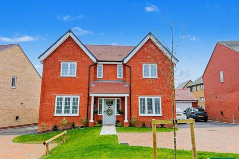 4 bedroom detached house for sale, Queens Close, Northampton NN5