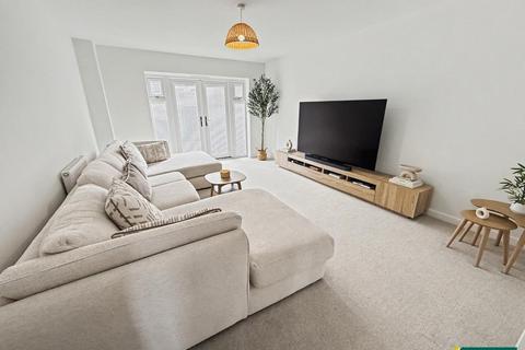 4 bedroom detached house for sale, Queens Close, Northampton NN5
