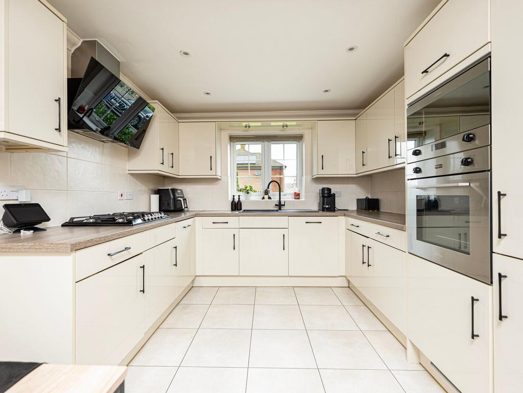 Kitchen / Breakfast Room