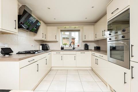 4 bedroom detached house for sale, Welcombes View, Coulsdon CR5
