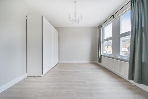 4 bedroom flat to rent, Parkland Road London N22