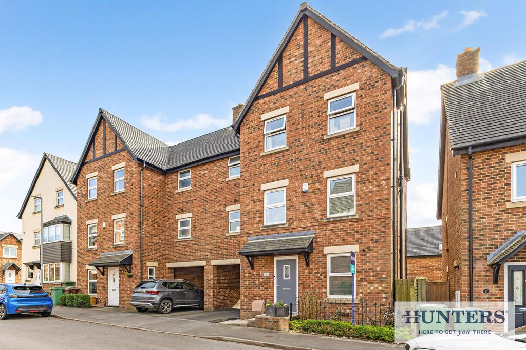 4 bedroom semi-detached house for sale