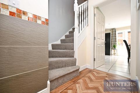 4 bedroom semi-detached house for sale, Latimer Close, Guiseley, Leeds