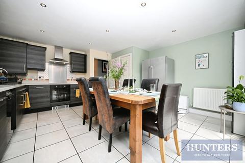 4 bedroom semi-detached house for sale, Latimer Close, Guiseley, Leeds