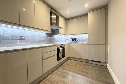 2 bedroom flat to rent, Elm Park, Stanmore, HA7