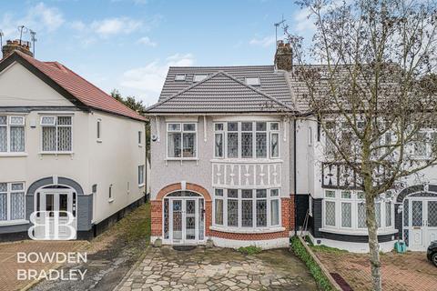 5 bedroom semi-detached house for sale, Abbotswood Gardens, Clayhall, IG5