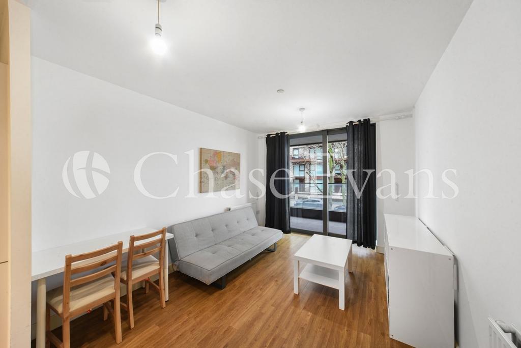 Living Area - Connau