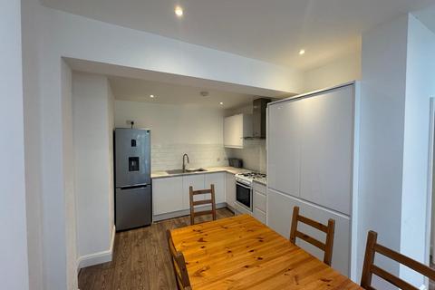 4 bedroom semi-detached house to rent, Station Road, Orpington, BR6