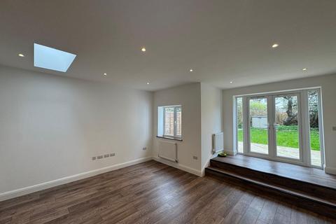 4 bedroom semi-detached house to rent, Station Road, Orpington, BR6