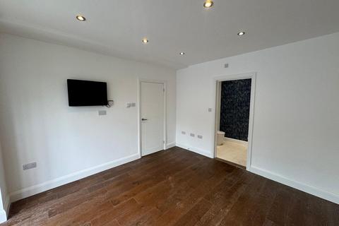 4 bedroom semi-detached house to rent, Station Road, Orpington, BR6