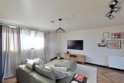 3 bedroom flat to rent, Dryden Street, Edinburgh, EH7