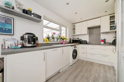 3 bedroom semi-detached house for sale, Banbury Avenue, Southampton