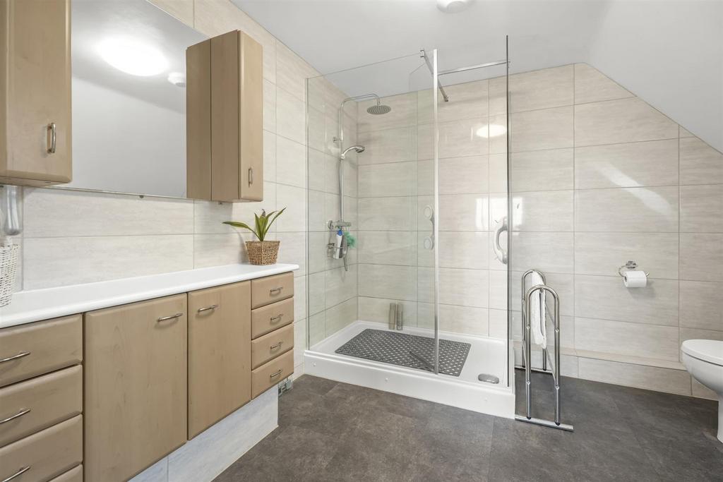 Shower room ensuite