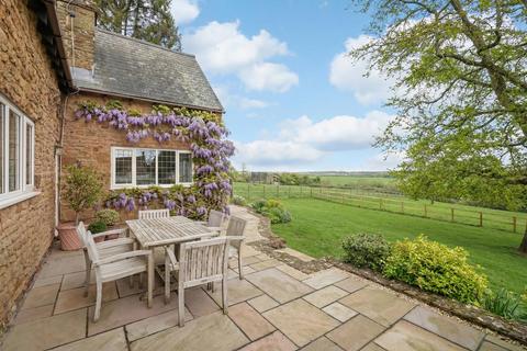 5 bedroom property for sale, Yew Tree Lane, Spratton, Northampton