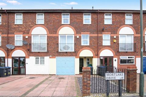 4 bedroom terraced house to rent, Mortlake Drive, London CR4