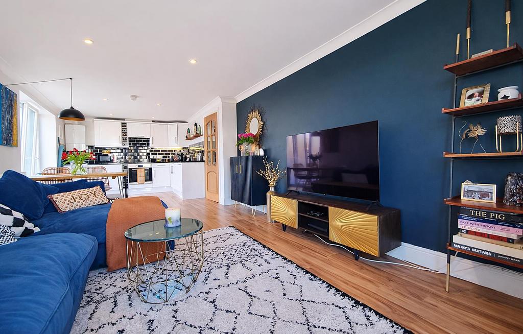 Open plan lounge/dining room/kitchen
