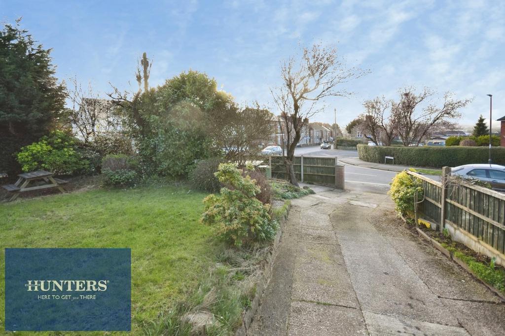 Front garden 01.jpg
