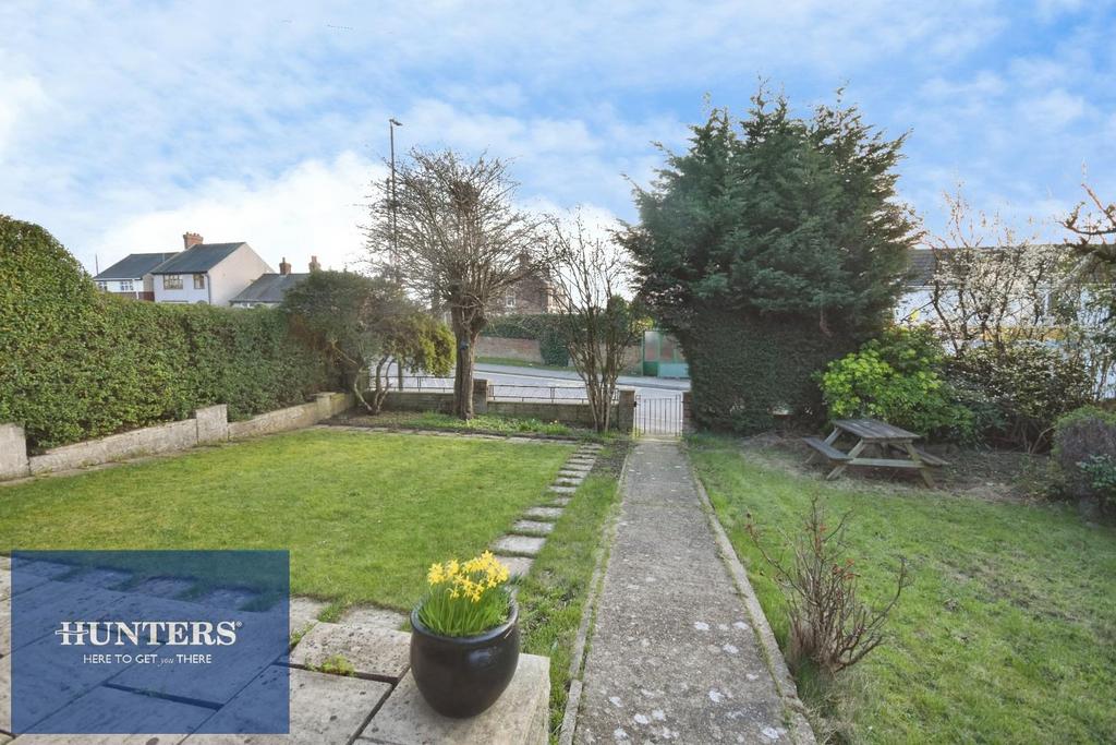 Front garden 02.jpg