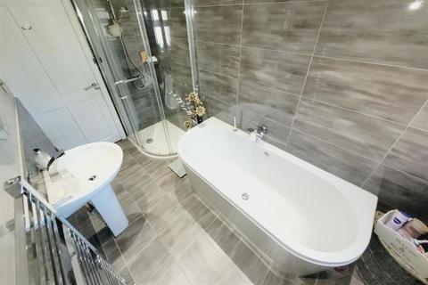 3 bedroom apartment for sale, Lower Quarry Road, Huddersfield HD5
