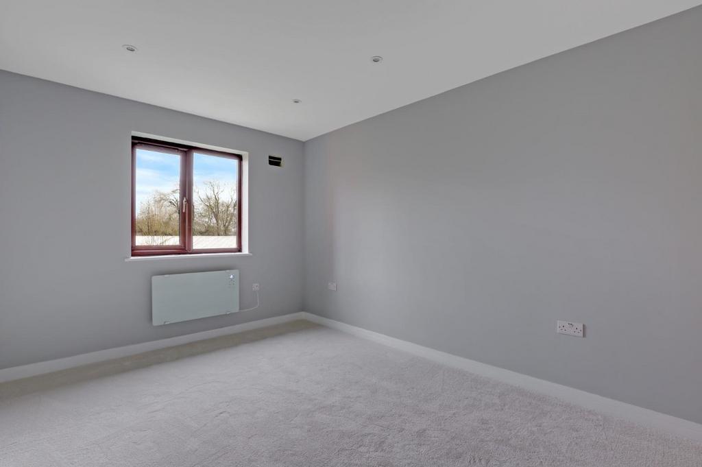 06-2984 JHProp Wpen - 44 Ashurst Close - 10.jpg