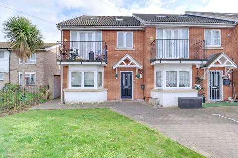 2 bedroom ground floor flat for sale, Cherry Tree Lane, Rainham RM13