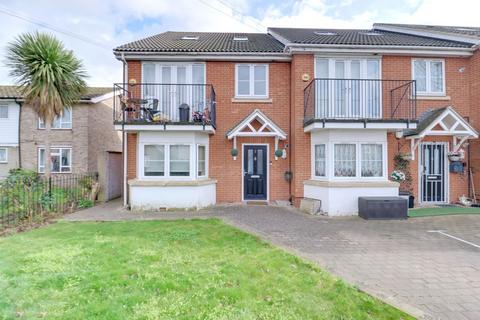 2 bedroom ground floor flat for sale, Cherry Tree Lane, Rainham RM13