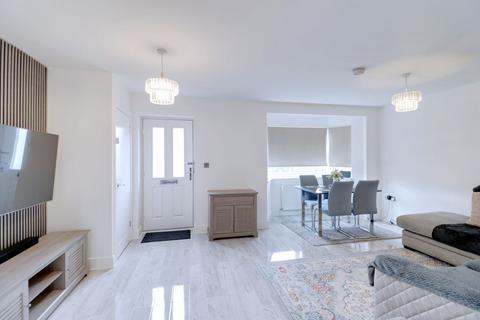 2 bedroom ground floor flat for sale, Cherry Tree Lane, Rainham RM13