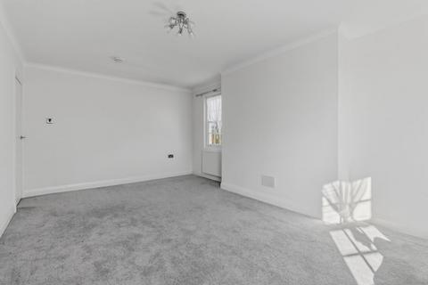 3 bedroom flat to rent, Brampton Grove, London, NW4