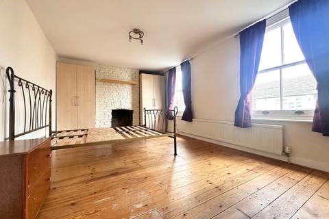3 bedroom terraced house to rent, St. Johns Road, Barking, IG11