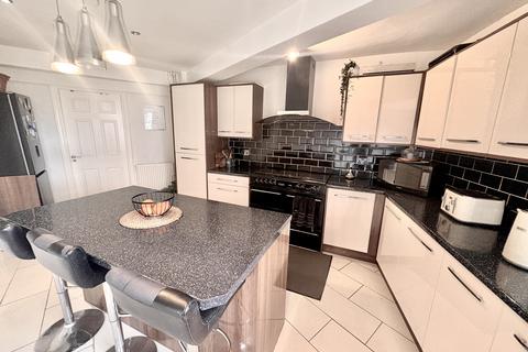 Springfield Crescent, Solihull, B92