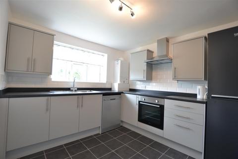 2 bedroom flat for sale, Woodhill Drive, Wombourne, Wolverhampton, WV5 0DN