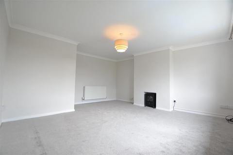 2 bedroom flat for sale, Woodhill Drive, Wombourne, Wolverhampton, WV5 0DN